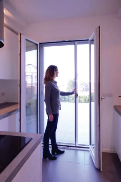 Mosquitera para puerta enrollable lateral 'easy' blanca